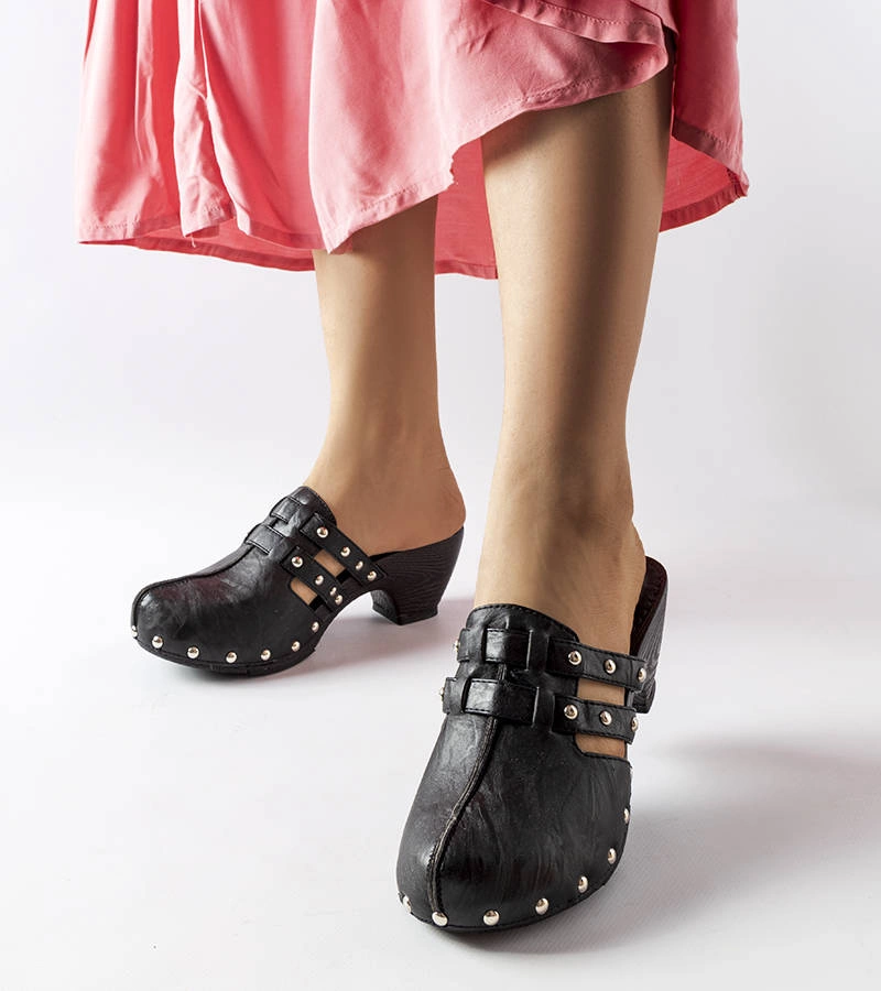 Fekete papucs Custer