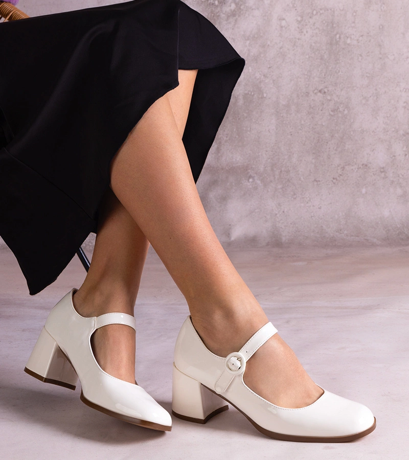 Fehér pántos tűsarkú cipő lyraa