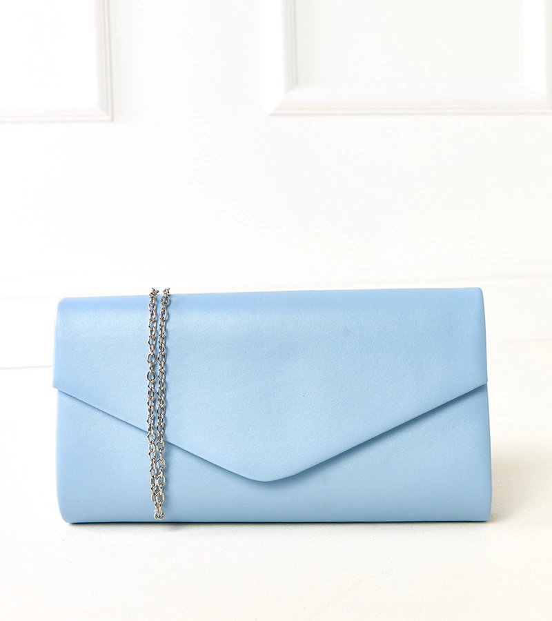 Kék borítékos Flushi táskája