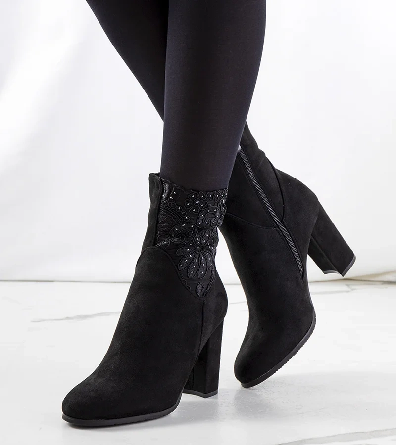 Fekete magas sarkú csizma Onryx