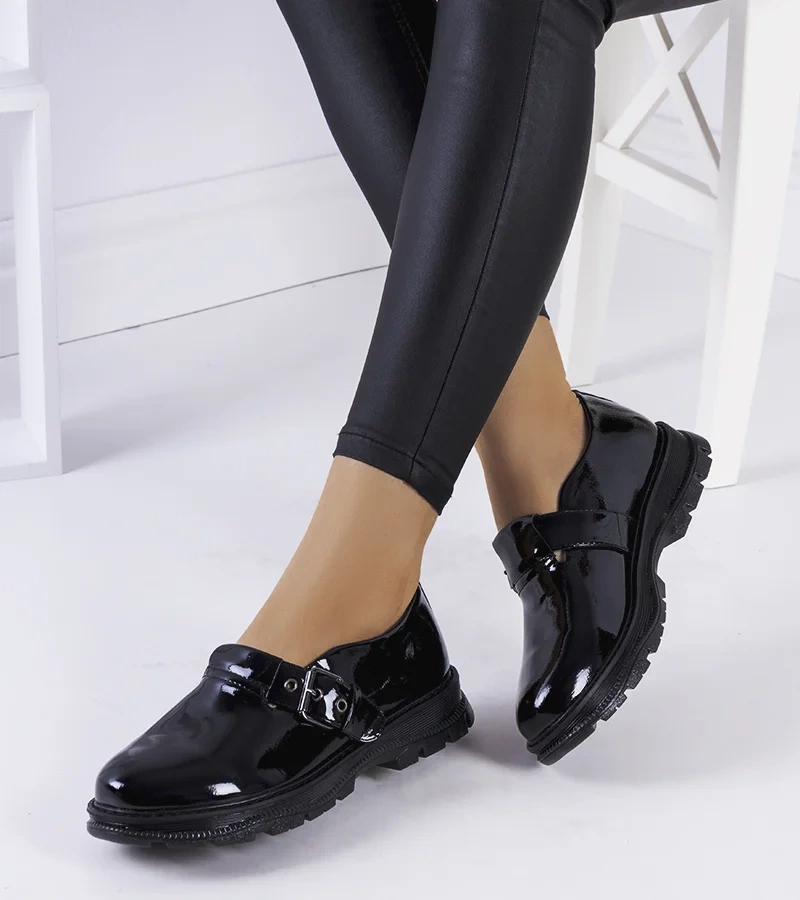 Fekete lakkozott cipő Ancel csattal