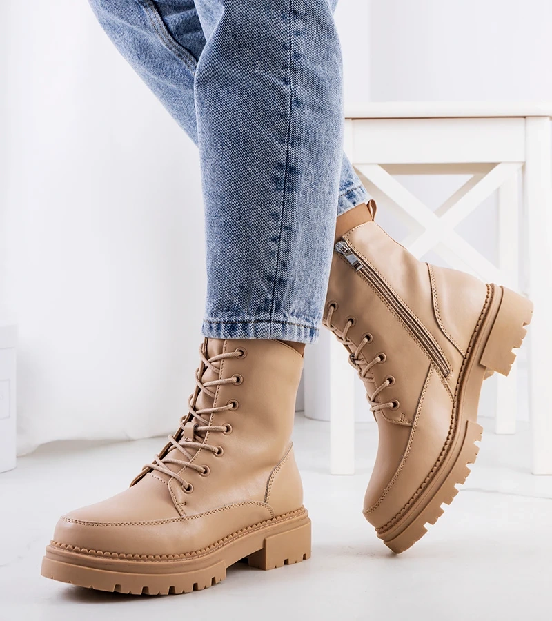 Caldera bézs szöges csizma