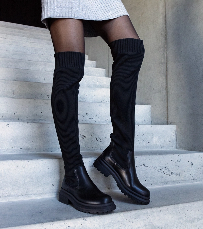 Fekete, hosszú csizmák rugalmas szárú Daryla.