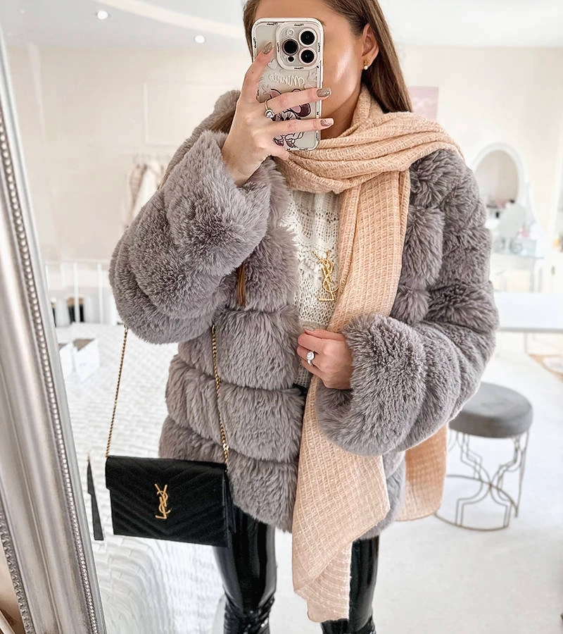 Rózsaszín pontos sál Khalil