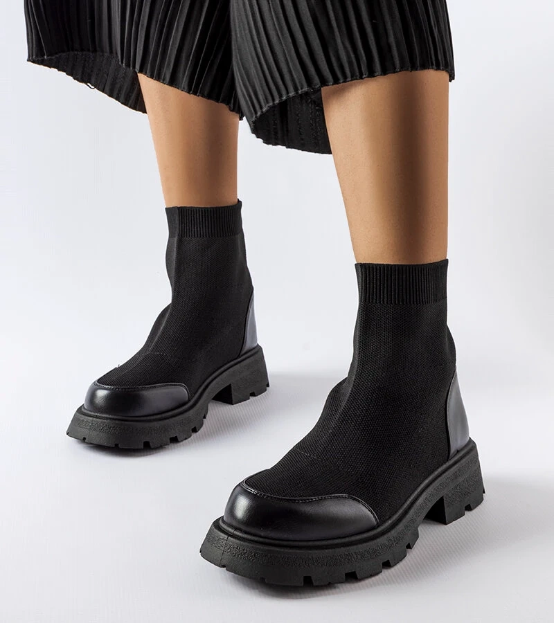 Fekete zoknis bokacsizma Lonte