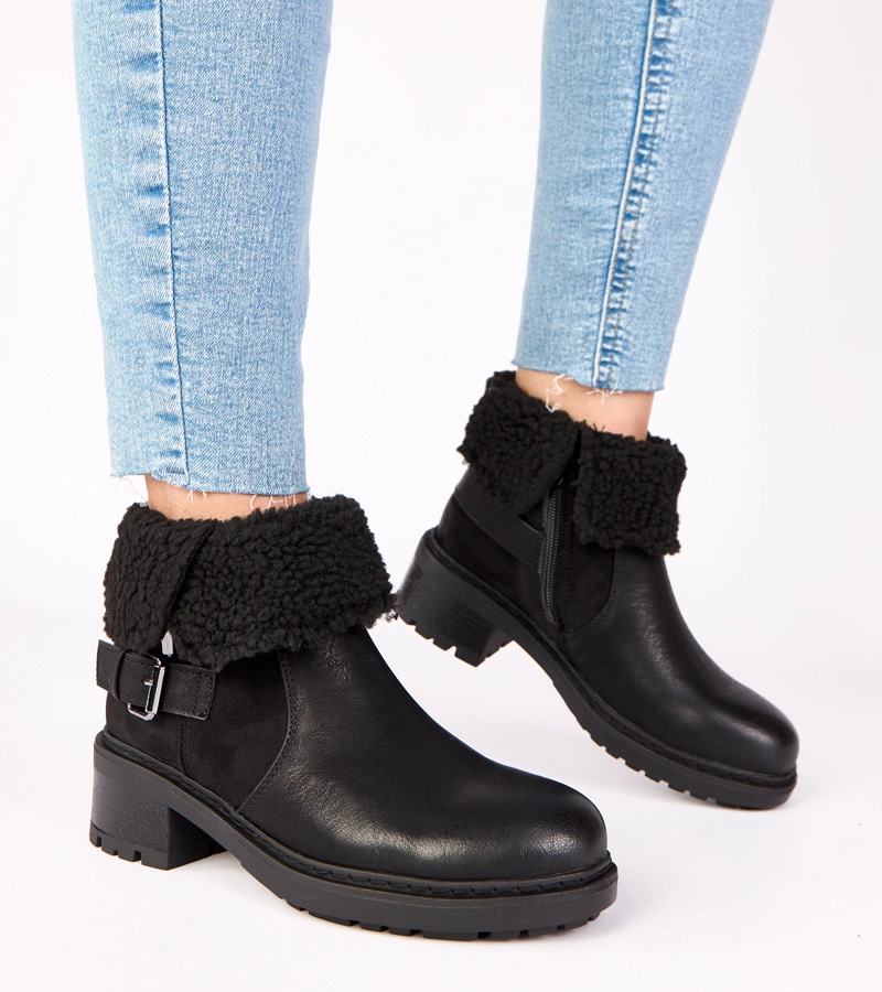 Fekete bokacsizma hajtott szárú Olga