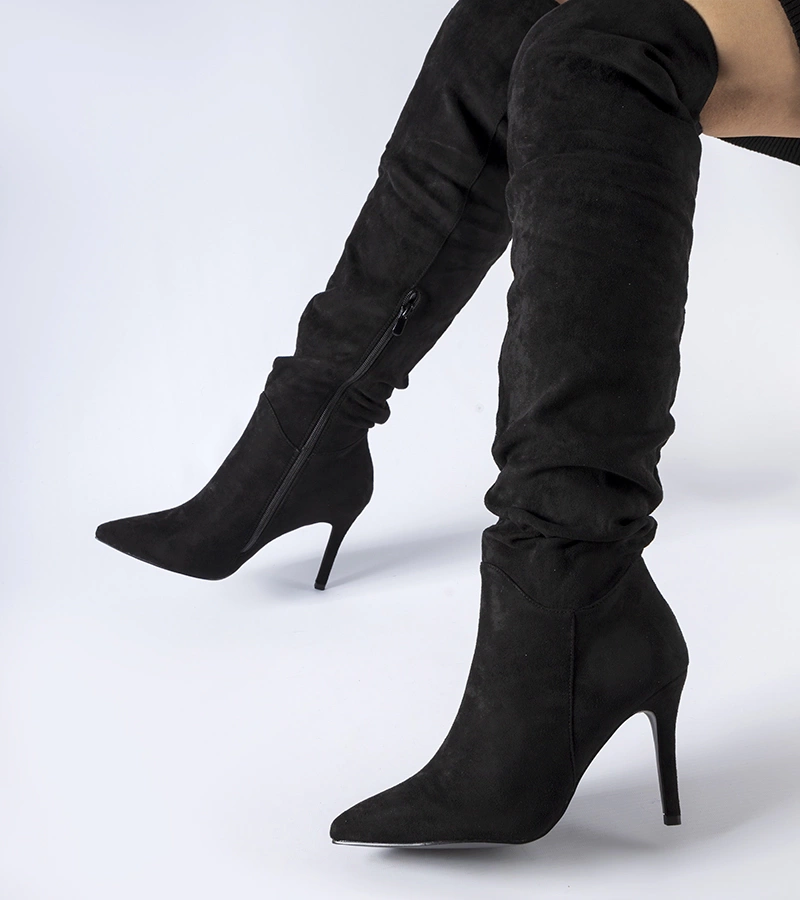 Fekete hosszúszárú magas sarkú csizma Joppo