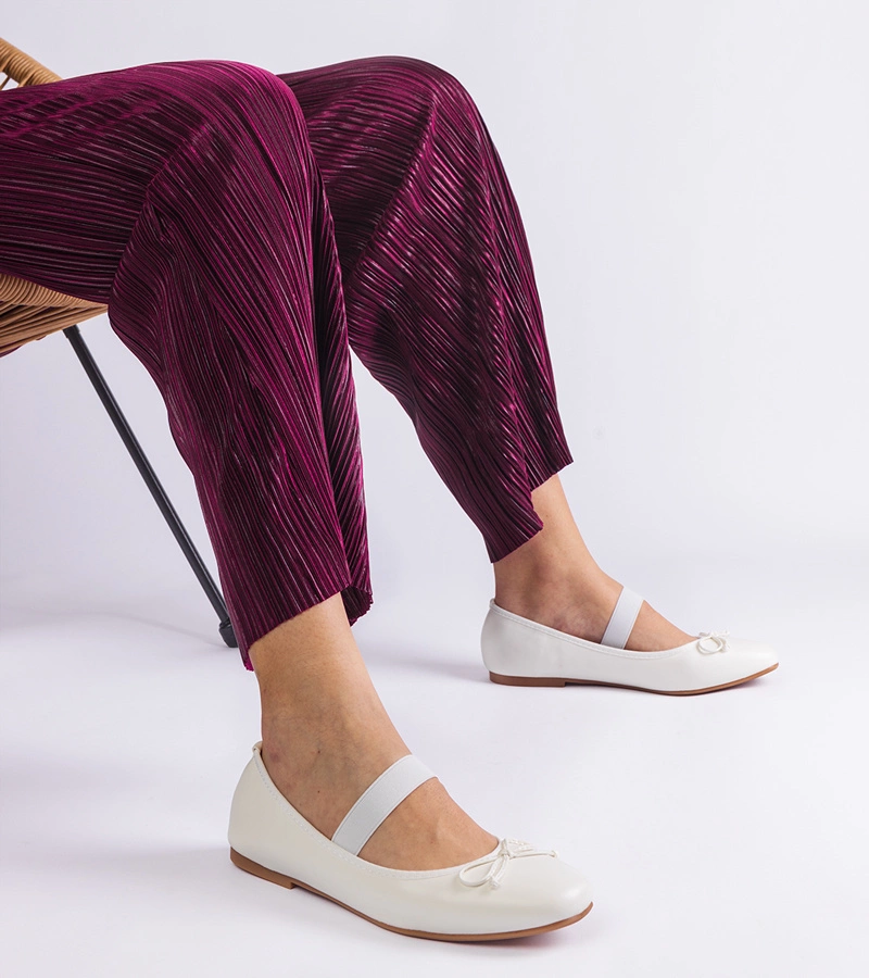 Newton fehér gumis balerinacipő díszes masnival