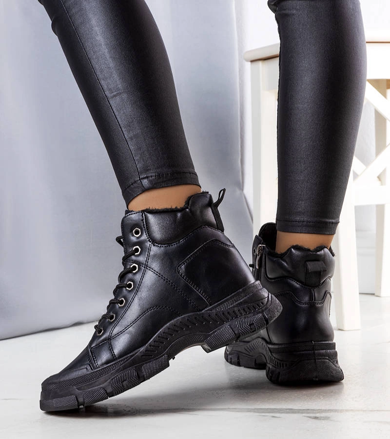 Fekete bélelt csizma Dinto