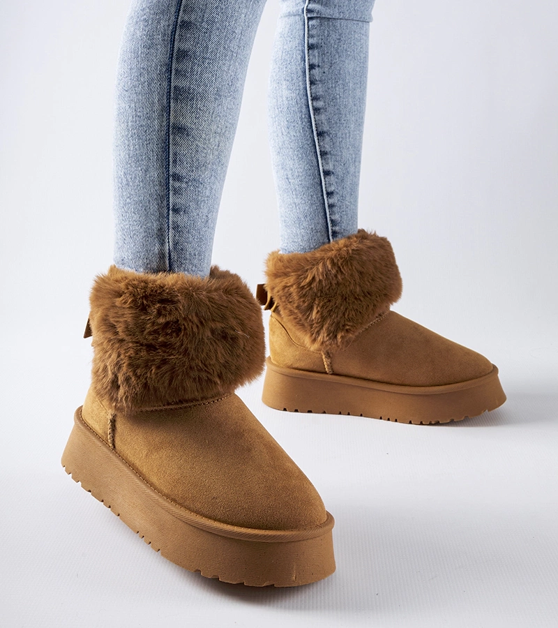 Barna Adelfia hótaposó szőrmével díszítve