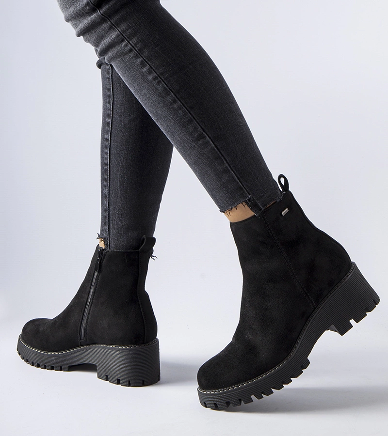 Fekete bélelt bokacsizma vastag talppal Pieve