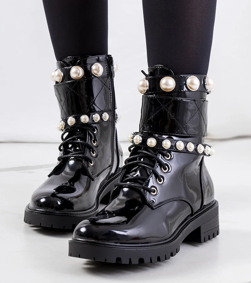 Fekete gyöngyös Bredon bokacsizma