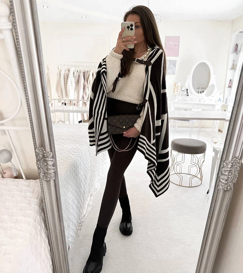 Barna kapucnis Leyla takaró