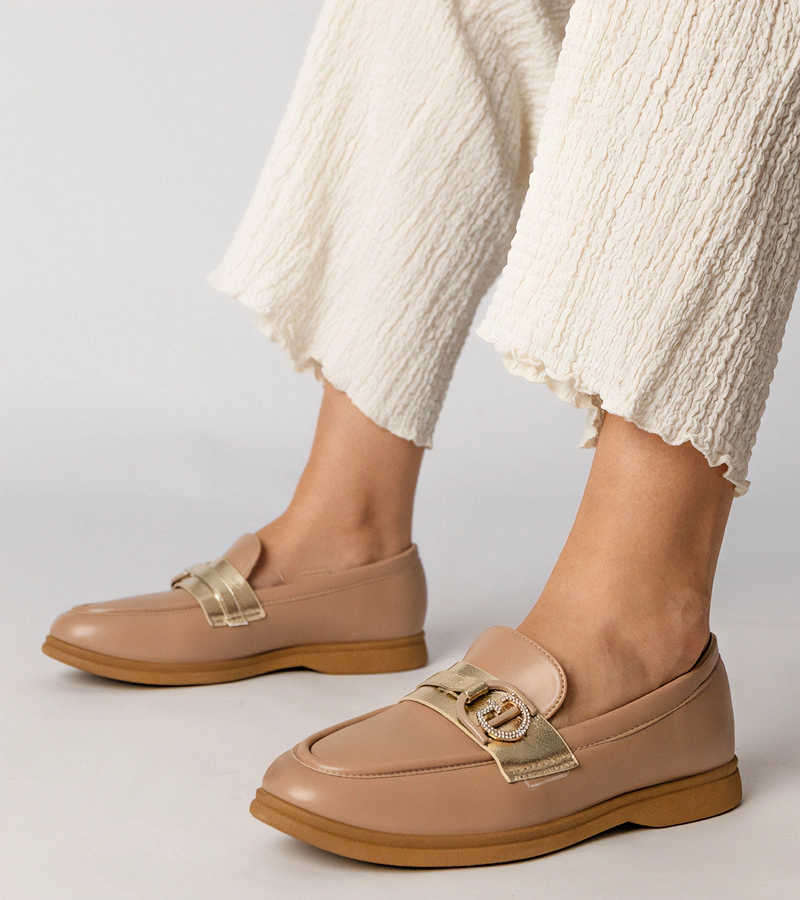 Berita cirkóniás ökobőr krémszínű mokaszin