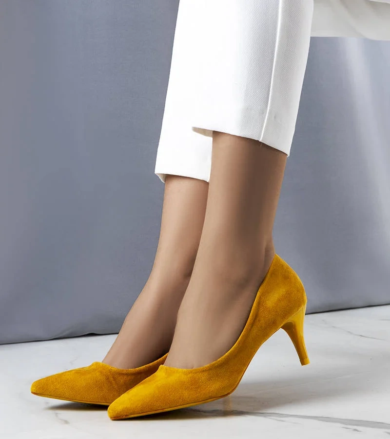 Sárga magassarkú Coursi cipők