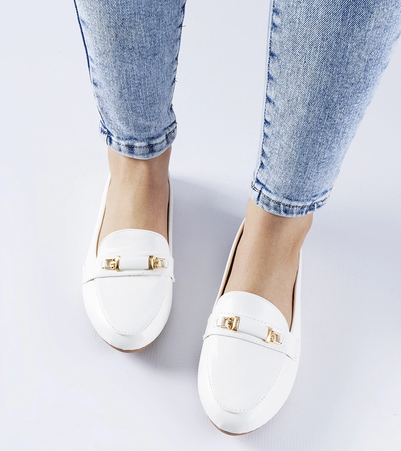 Velino fehér mokaszin csatokkal