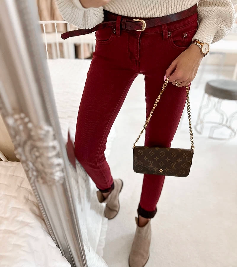 Piros rugalmas nadrág Rocher övvel