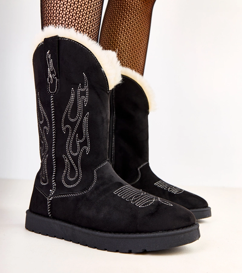 Darenán fekete hímzett szárú hótaposók