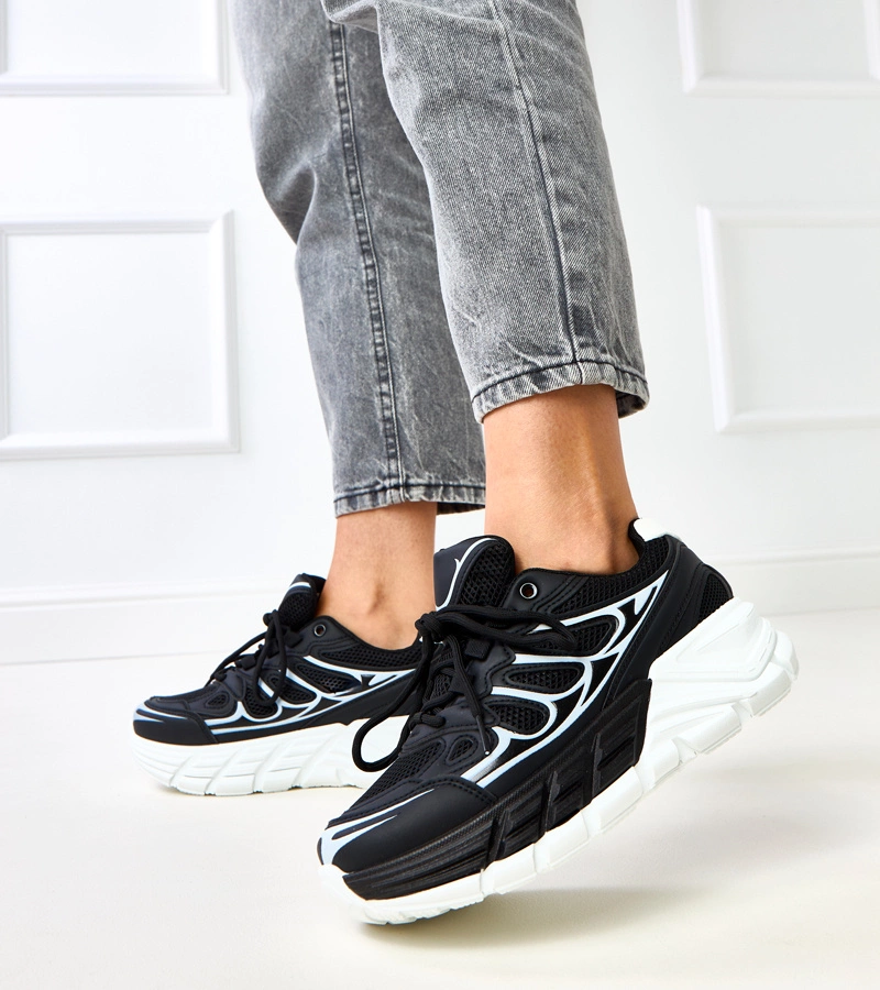 Souza vastag talpú fekete tornacipő