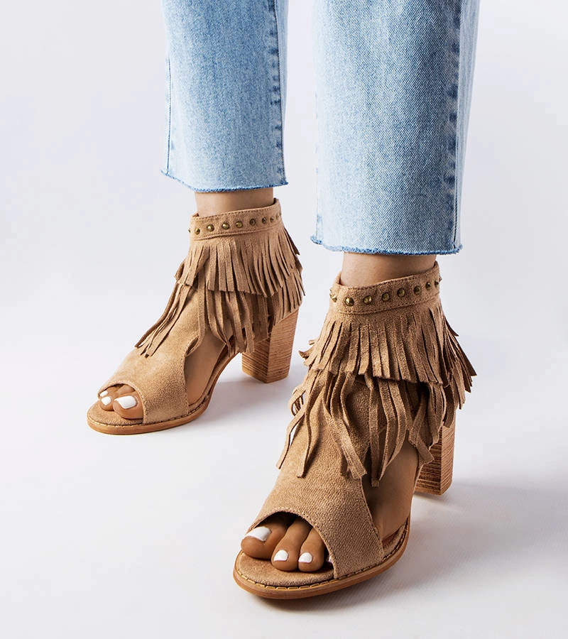 Barna bokacsizma rojtokkal Latimer