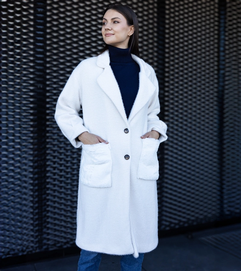 Hosszú fehér kabát plüss zsebekkel Badra