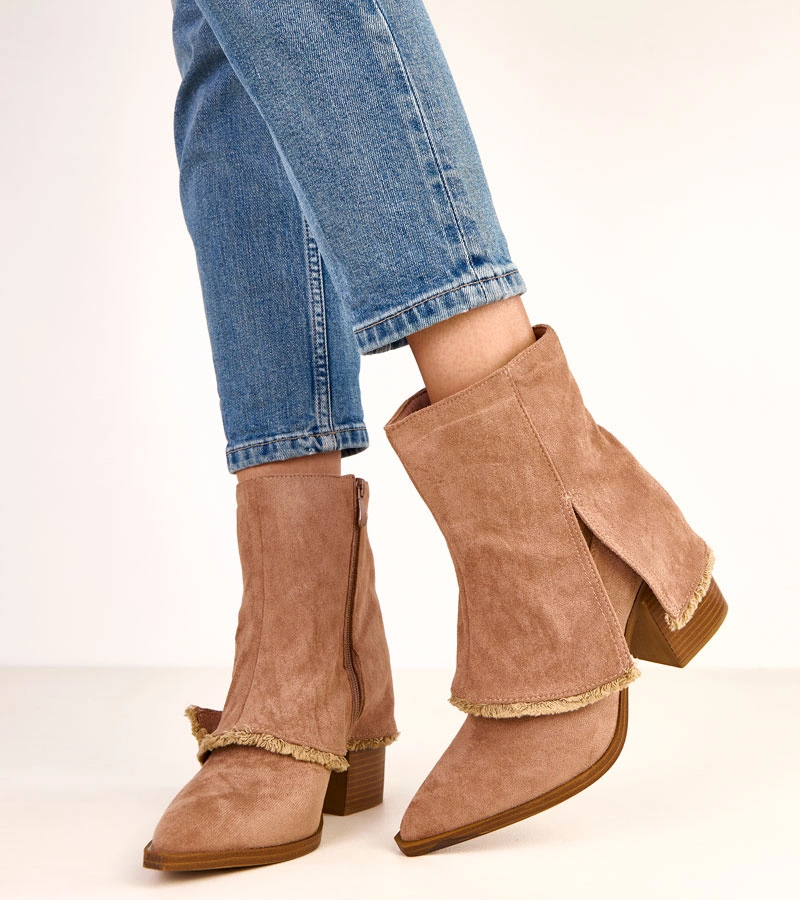 Bézs Felicia hajtókás sarkú bokacsizma