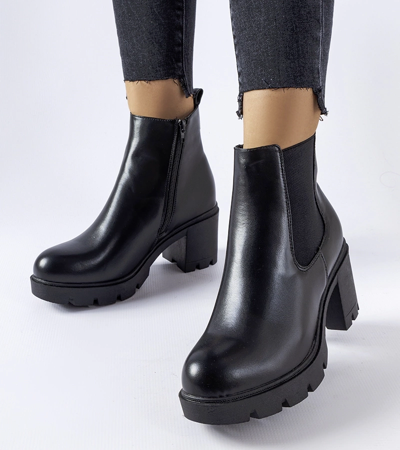 Fekete vastag sarkú Tobiassen bokacsizma