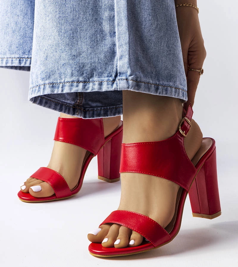 Piros Rachelle sarokszandál