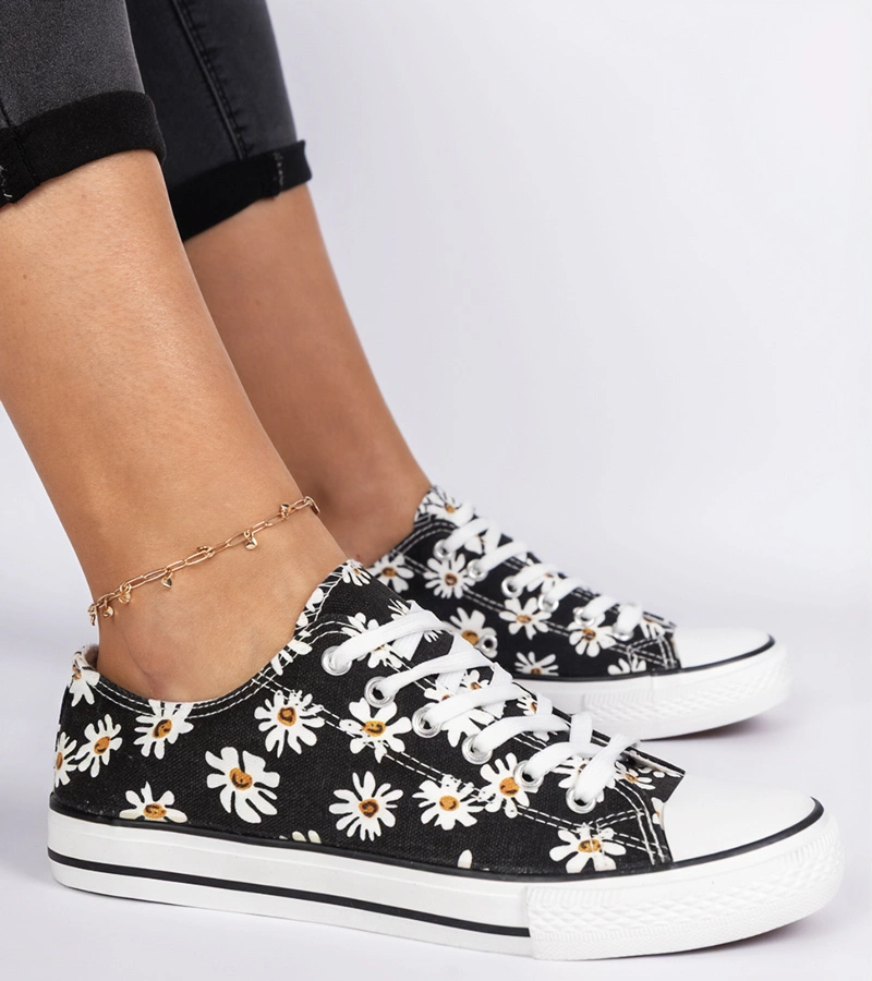 Virágos anyag női fekete tornacipő Lazates