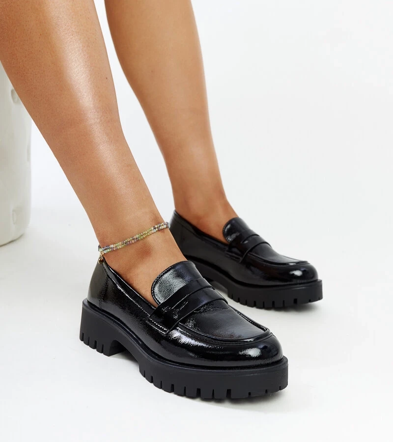 Fekete lakkozott bőrbélésű Sini cipők