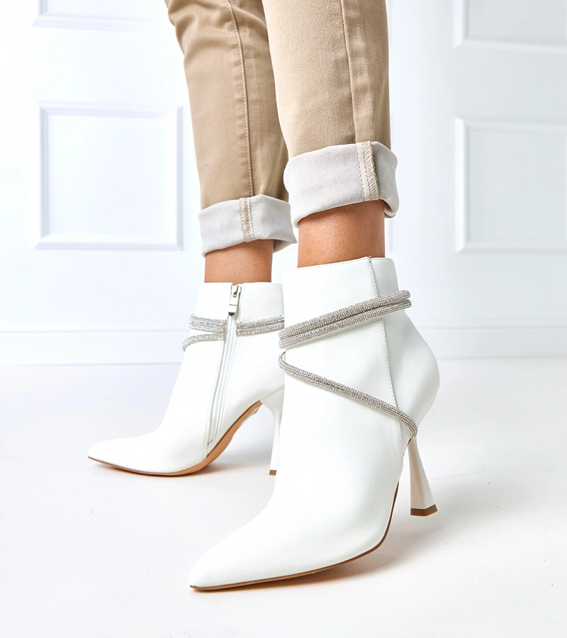 Fantagaro strasszos fehér tűsarkú bokacsizma