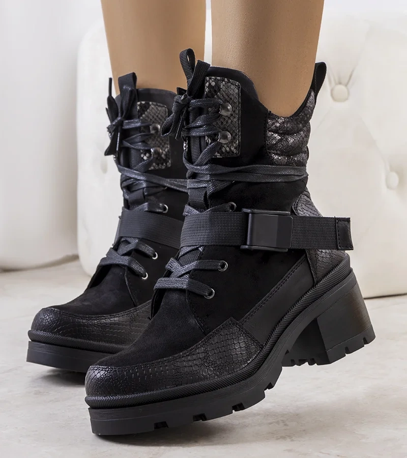 Fekete magas sarkú trapperek Pilastri