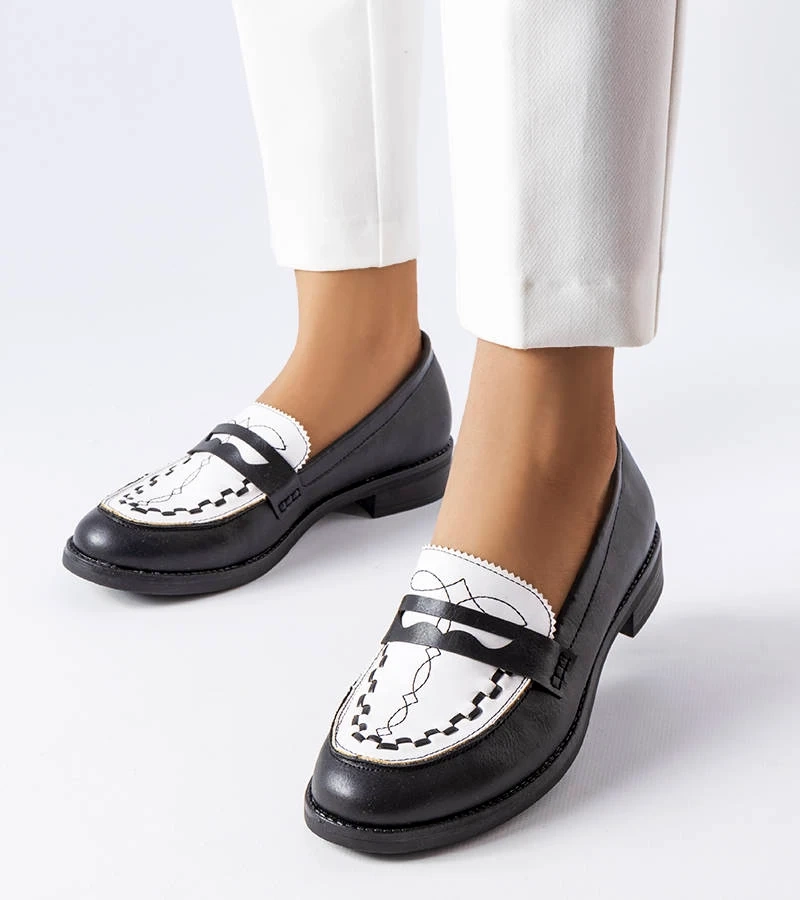 Fekete bőrcipő fehér betéttel Galboun