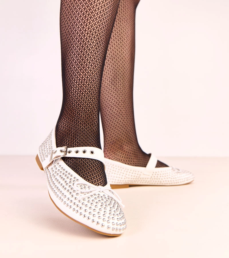 Fehér szegecsekkel és masnival díszített Mylie balerina cipő