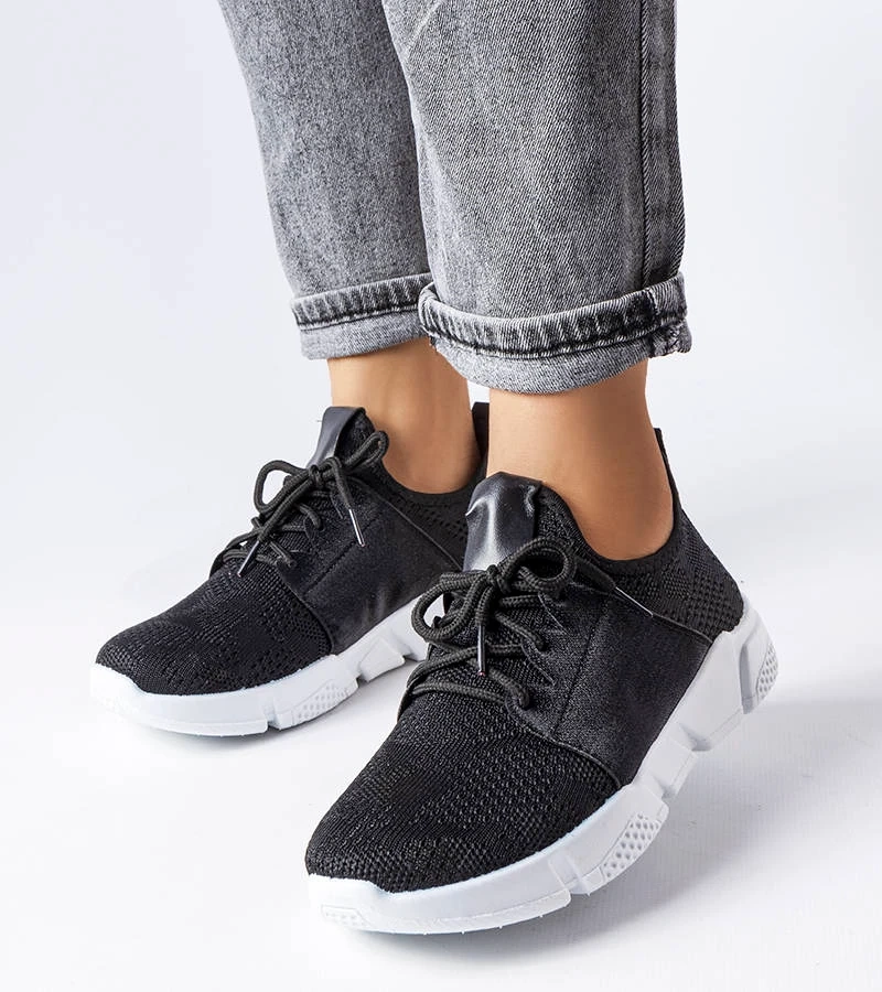 Fekete rugós felsőrésszel rendelkező Legnago tornacipők