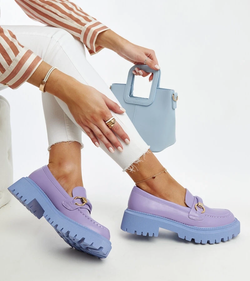 Lila Lasima csatos mokaszinok