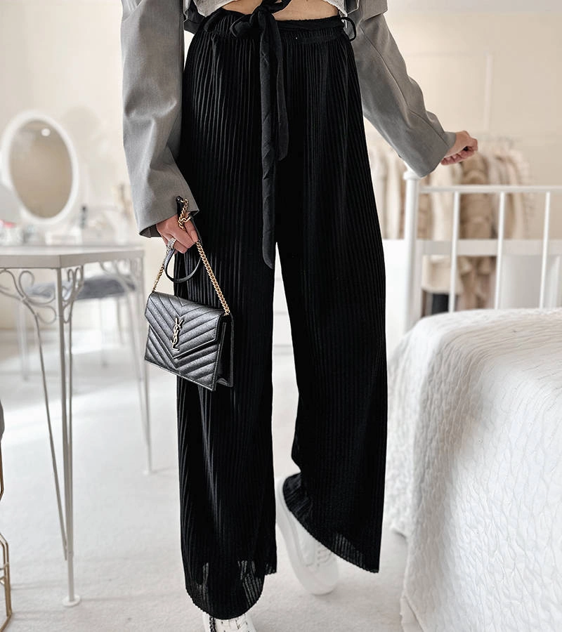 Claudette fekete pliszírozott nadrág