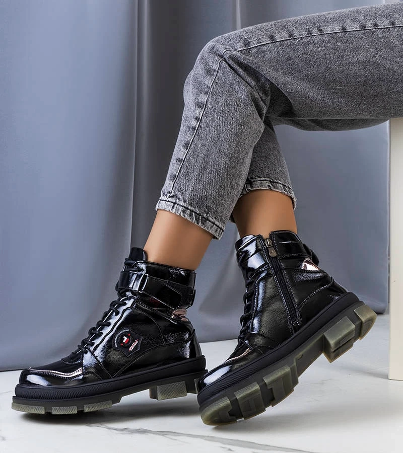 Fekete fényes bokacsizma Salent