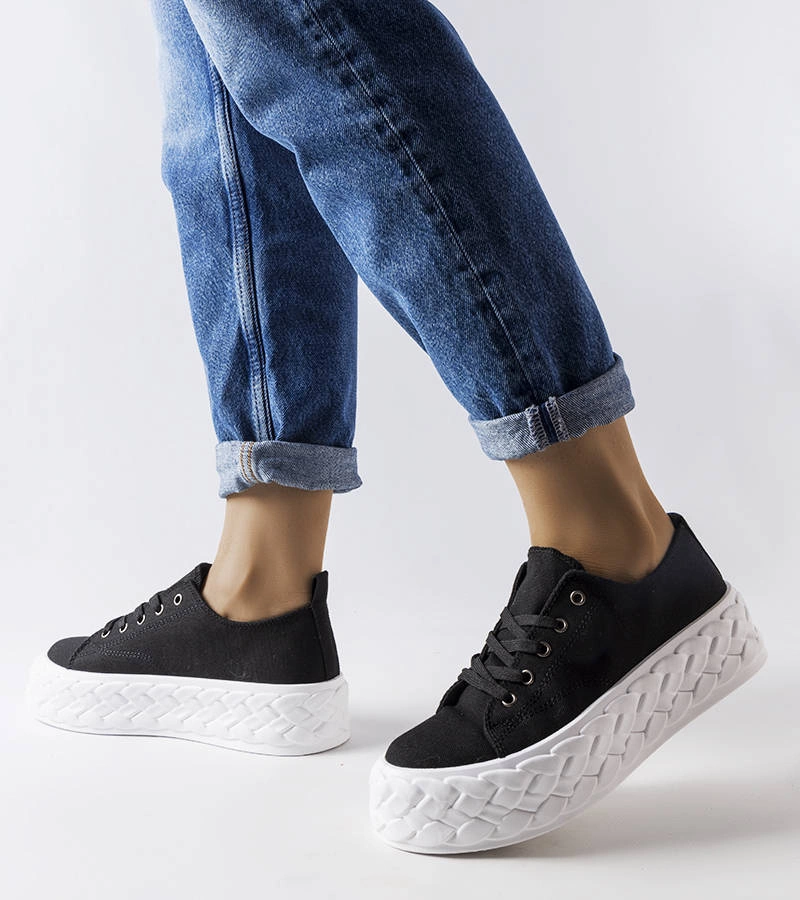 Falerina fekete tornacipő masszív platformmal