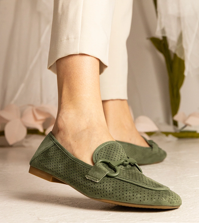 Mensory zöld női áttört mokaszin díszítéssel