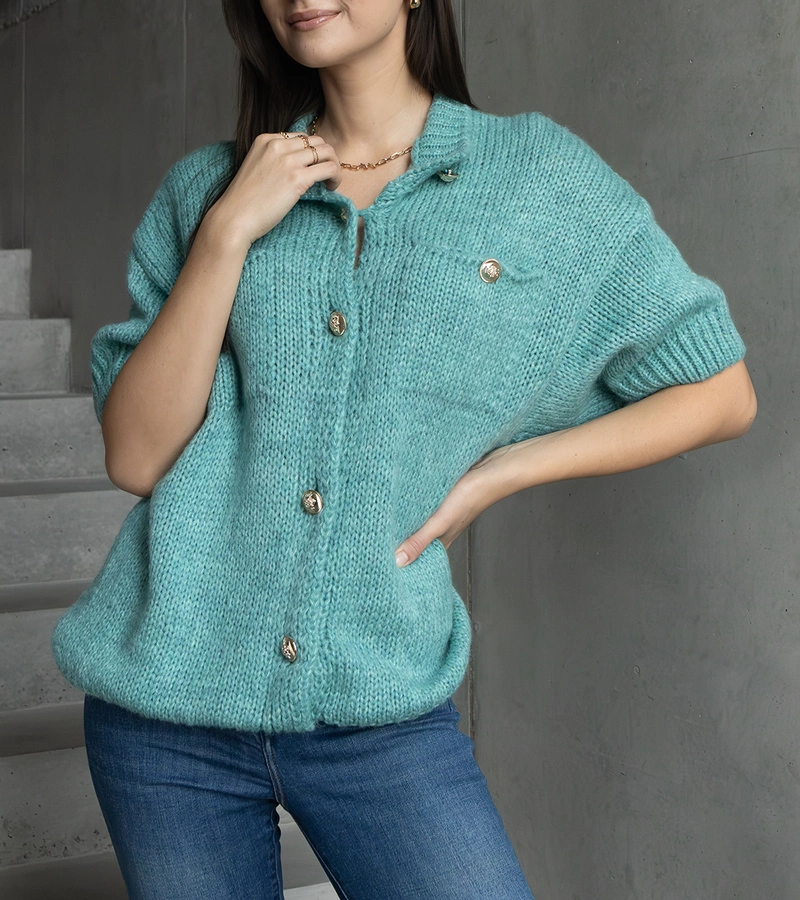 Női mentazöld rövid ujjú pulóver díszgombokkal