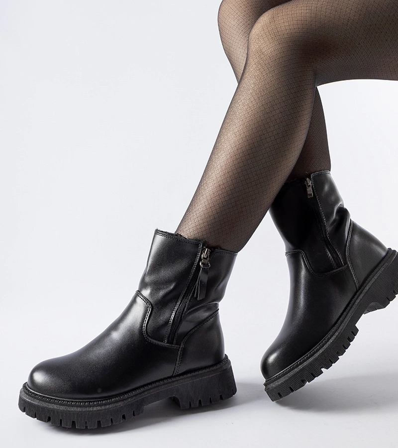 Fekete bélelt csizma két cipzárral Papig