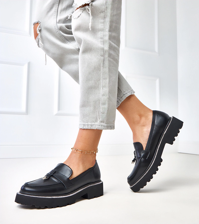 Fekete mokaszin díszítéssel és cirkóniával Katrena