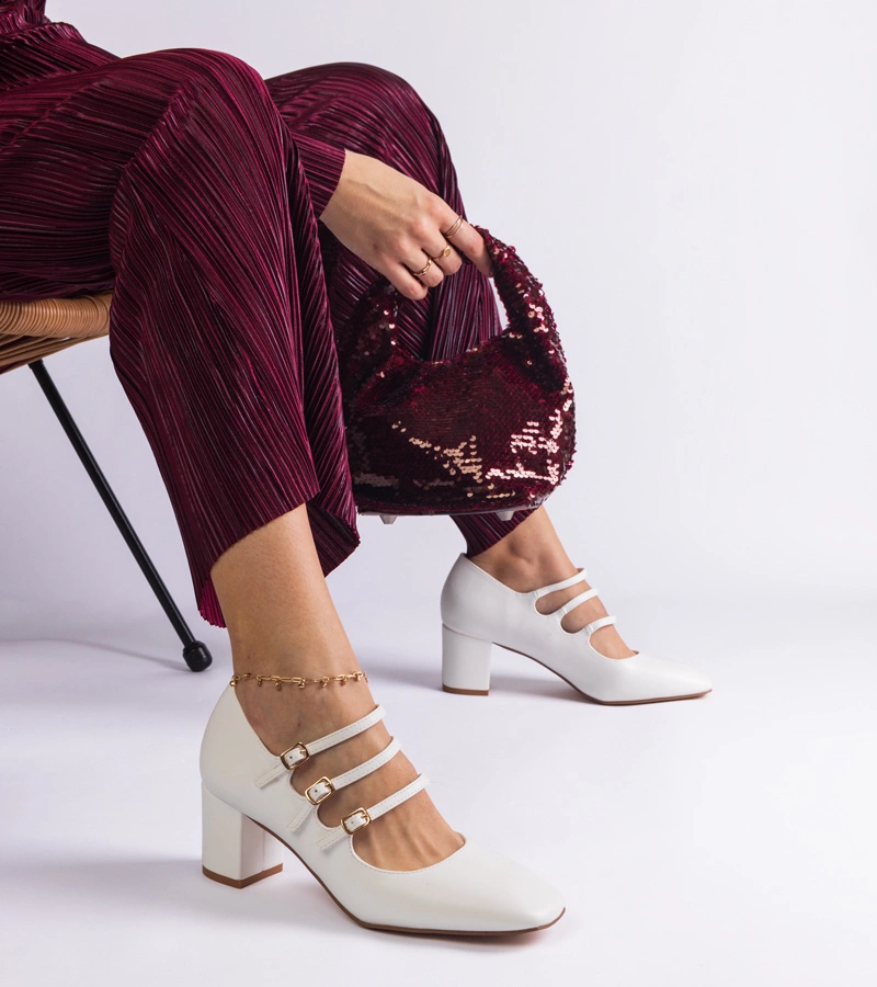 Izida díszes csatos fehér telitalpú cipő