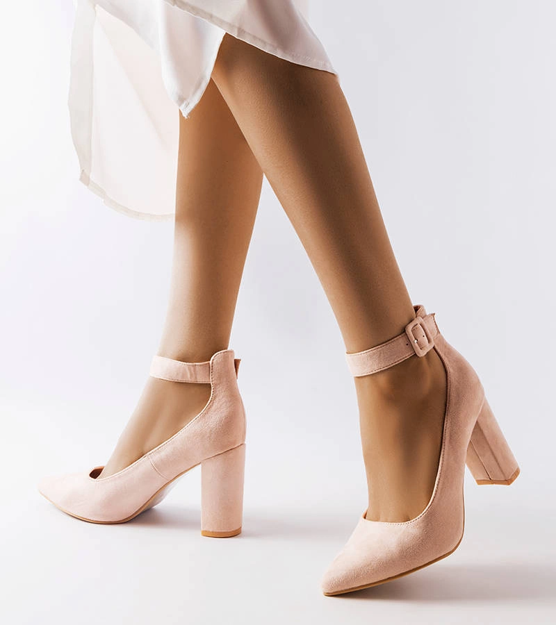 Achen bézs sarokcipők