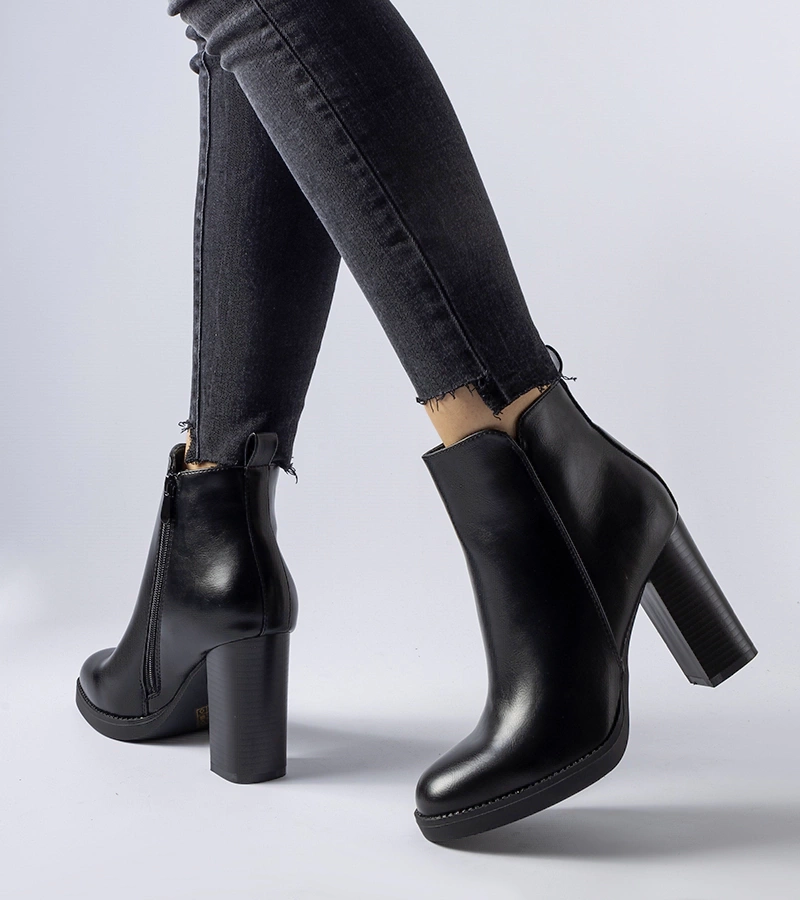 Fekete béléses bokacsizma Sambruson