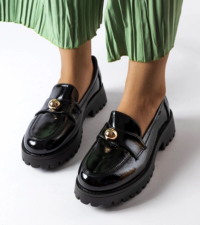 Fekete fényes cipők Stella