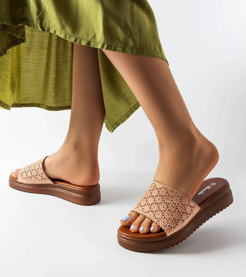 Rózsaszín csipkés papucsok cirkóniákkal Irvine