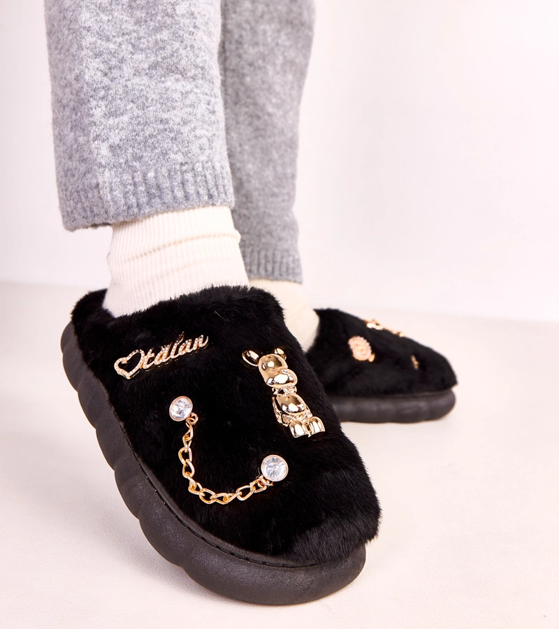 Díszes, fekete, zárt papucs Tracy