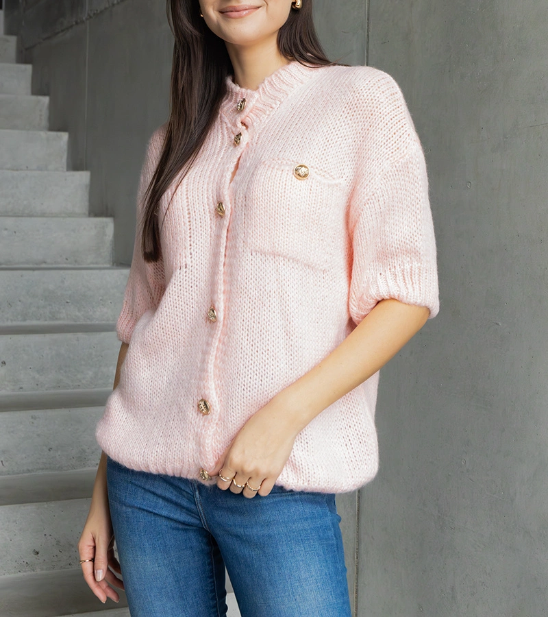 Rózsaszín női pulóver rövid ujjú díszgombokkal Shela